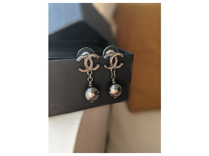 CHANEL A15P Orecchini di perle grigie tweed Grigio antracite - vista 6