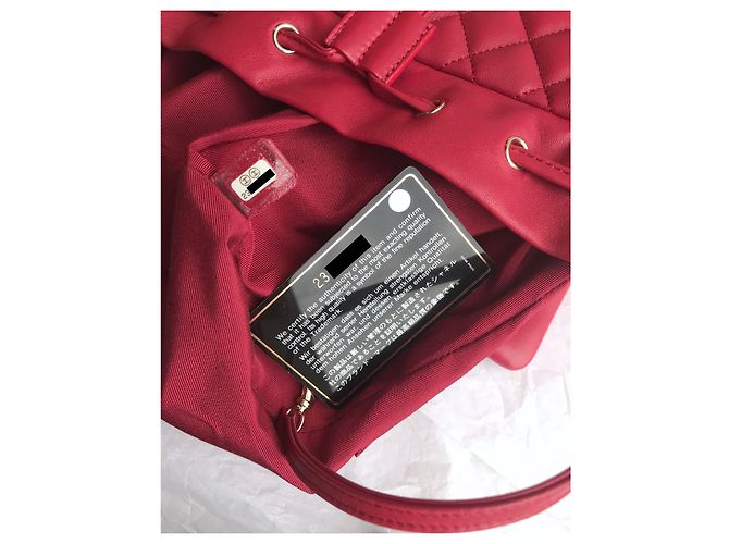 Chanel Mochila acolchoada atemporal com cartão Vermelho - vista 3