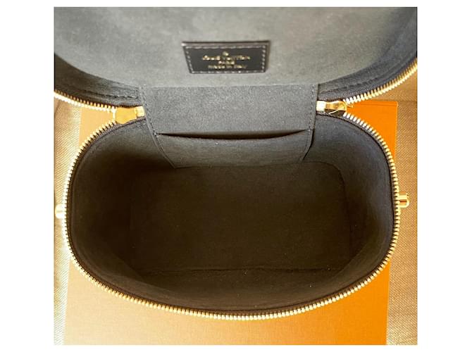Louis Vuitton Game On Vanity PM Black Monogram Multicolore - vista 6