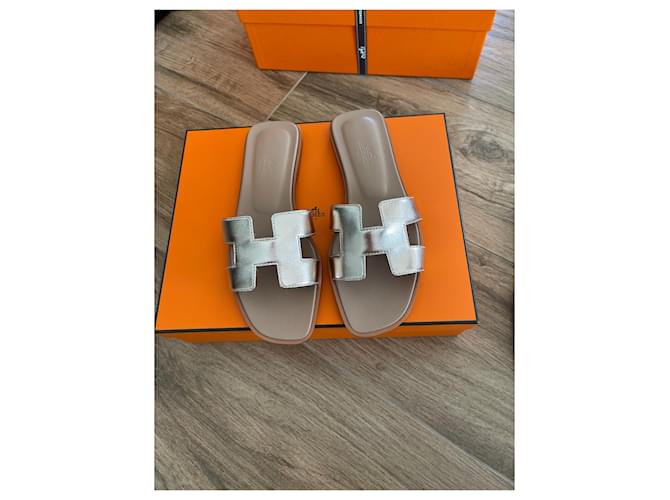 Sandali Hermès Oran Beige D'oro Bronzo - vista 3