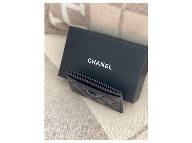 Tarjetero Chanel 2.55 de cuero negro - vista 2