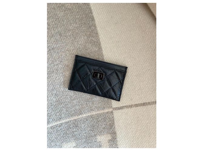 Tarjetero Chanel 2.55 de cuero negro - vista 3