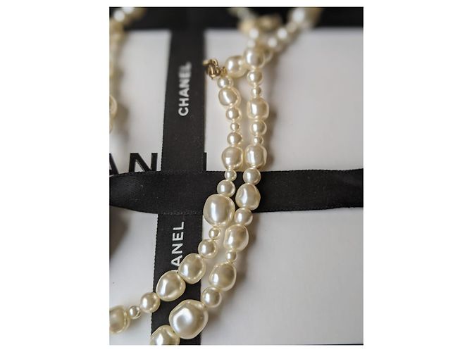 Chanel Perla Barocca CC 160 cm B17 Una lunga collana Bianco - vista 10