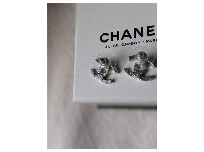 Chanel UN14Orecchini con logo SHW in cristallo Moscova V CC Silver hardware - vista 10