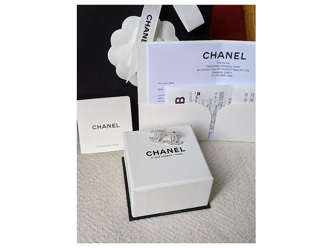 Chanel UN14Orecchini con logo SHW in cristallo Moscova V CC Silver hardware - vista 8