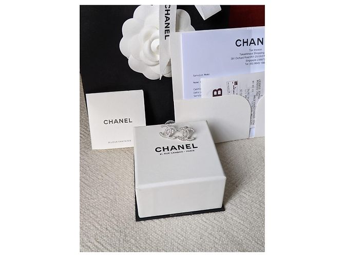 Chanel UN14Orecchini con logo SHW in cristallo Moscova V CC Silver hardware - vista 9