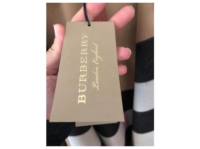 Neues wendbares Burberry Kamel-Poncho-Umhang mit Etiketten - Ansicht 11