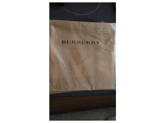 Neues wendbares Burberry Kamel-Poncho-Umhang mit Etiketten - Ansicht 9