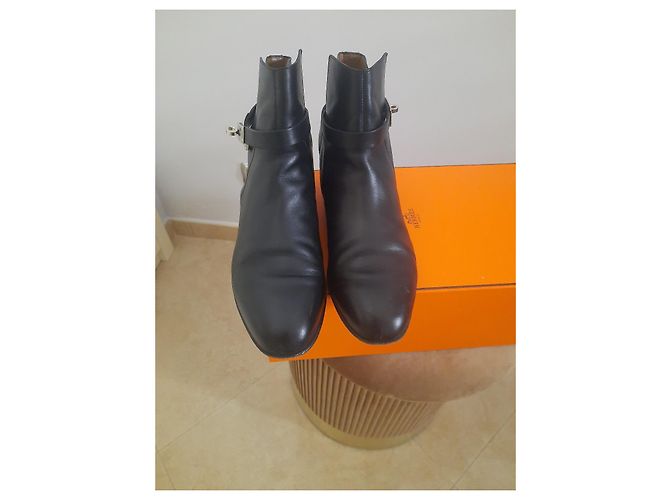 Hermès Kelly boots black leather - view 17
