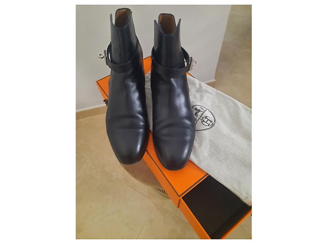 Hermès Kelly boots black leather - view 2