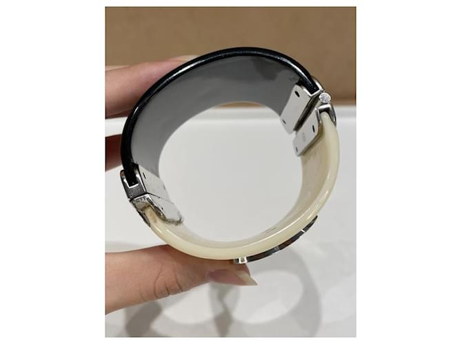 Bracciale Chanel CC nero e bianco - vista 2