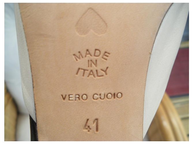 Sapatos de salto Moschino Cheap And Chic em couro preto bege - vista 7
