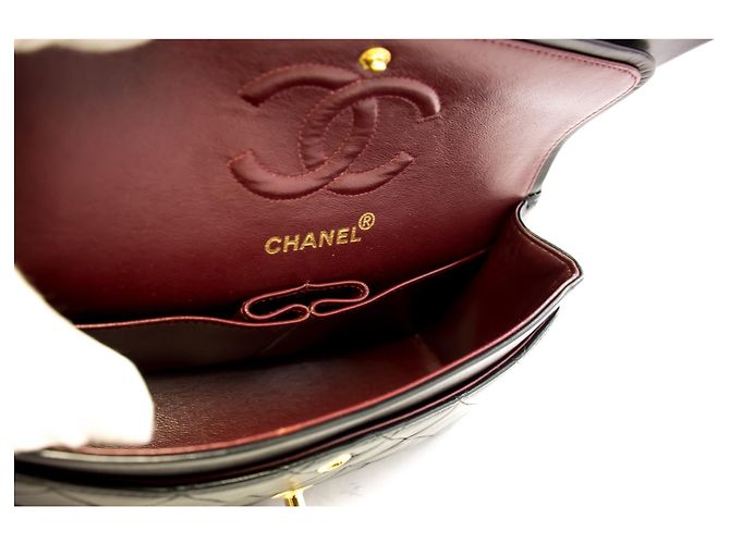 Chanel 2.55 lembo foderato 9" Borsa a tracolla con catena in pelle di agnello nera oro Nero - vista 10