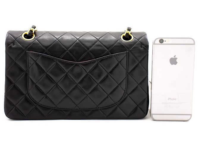 Chanel 2.55 lembo foderato 9" Borsa a tracolla con catena in pelle di agnello nera oro Nero - vista 3
