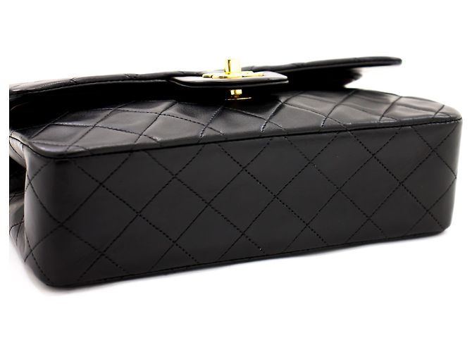 Chanel 2.55 lembo foderato 9" Borsa a tracolla con catena in pelle di agnello nera oro Nero - vista 4