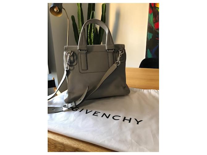 GIVENCHY PANDORA GREY Cinza - vista 2