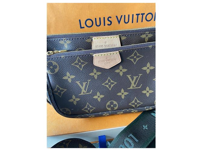 Multi Pochette Borsa a mano Louis Vuitton Multi Pockets Pelle Khaki Cachi - vista 3