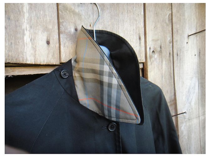 Chubasquero Burberry Talla S Negro - vista 4