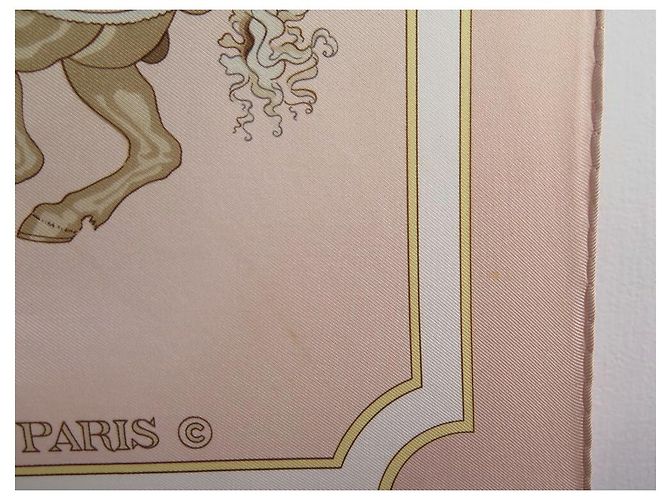 Hermès CHRISTIANE VAUZELLES CARRE HERMES SCIARPA CARROUSEL 90 SCIARPA IN SETA SETA ROSA - vista 5
