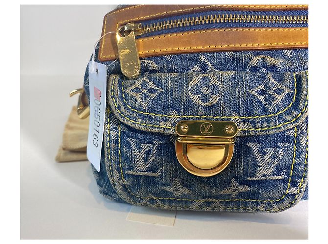 Bolsa de mão Louis Vuitton Baggy PM em denim azul - vista 4