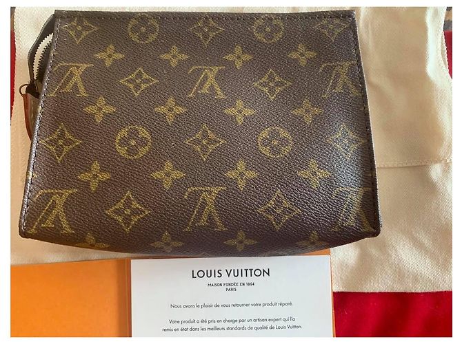 Louis Vuitton Poche Toilette 19 Marrone - vista 2