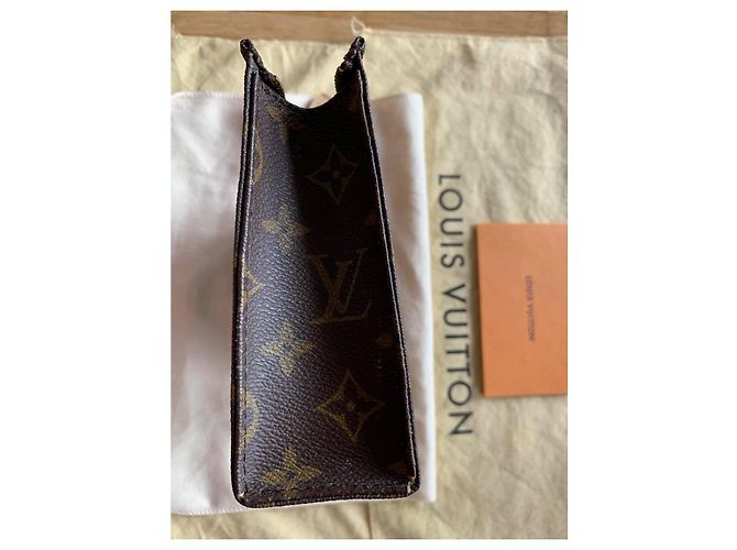 Louis Vuitton Poche Toilette 19 Marrone - vista 3