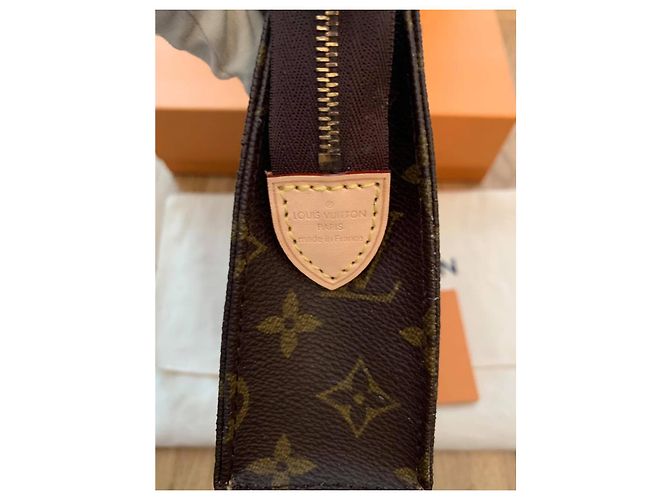 Louis Vuitton Poche Toilette 19 Marrone - vista 4