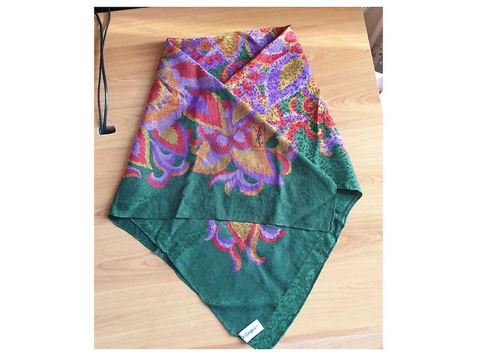 Foulard in seta Yves Saint Laurent Verde - vista 4