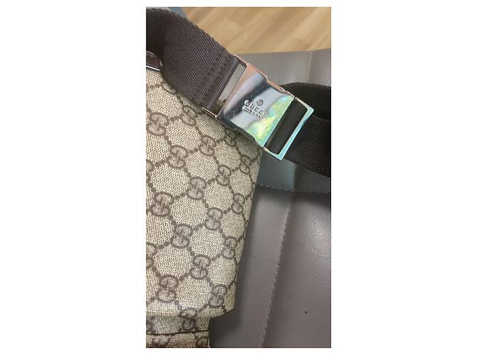 Gucci Gürteltasche aus Canvas mit Diamantüberzug - Ansicht 4