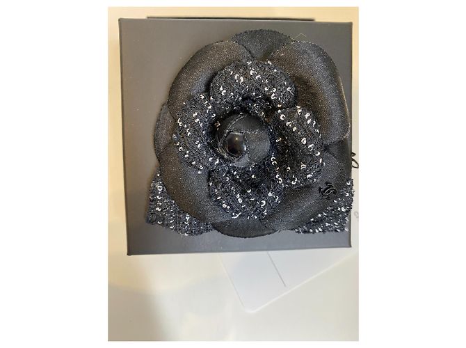 Spilla Chanel Camelia , Bianco e nero , neuf - vista 5