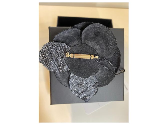 Spilla Chanel Camelia , Bianco e nero , neuf - vista 6