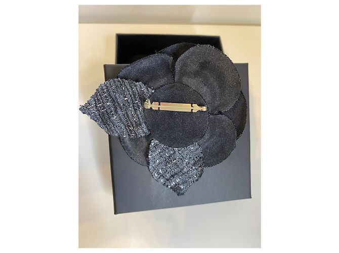 Spilla Chanel Camelia , Bianco e nero , neuf - vista 8