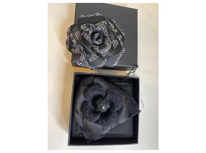 Spilla Chanel Camelia Nera con Tweed , Neuve Nero - vista 3