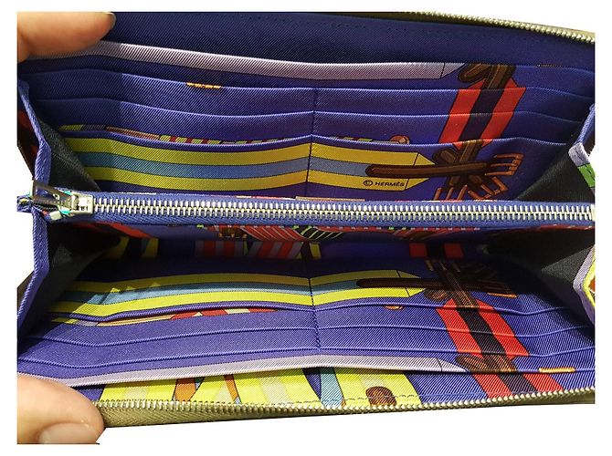 Portafoglio Hermès in pelle grigio talpa e seta viola Beige - vista 2