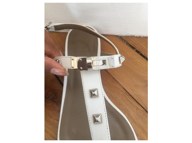 Sandálias Hermès Olivia em couro branco - vista 3