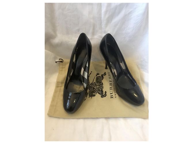Décolleté Burberry in vernice nera con filigrana d'argento Nero - vista 9