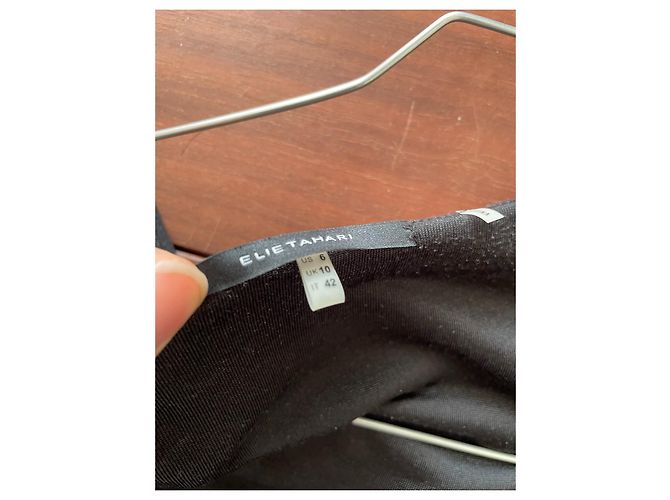 Vestido preto Elie Tahari de viscose com babados - vista 6