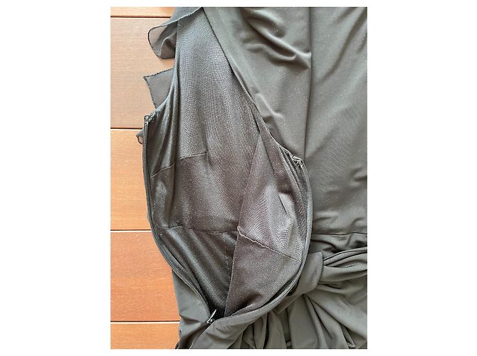 Vestido preto Elie Tahari de viscose com babados - vista 7