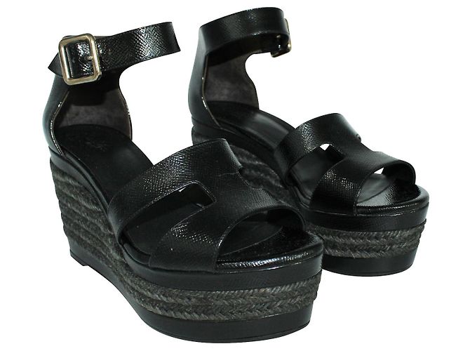 Hermès Sandali con zeppa espadrillas Ilana in pelle verniciata testurizzata nera Nero - vista 2