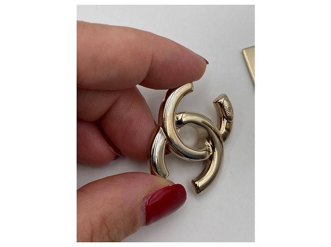 CHANEL chiusura CC turnlock light gold D'oro - vista 5