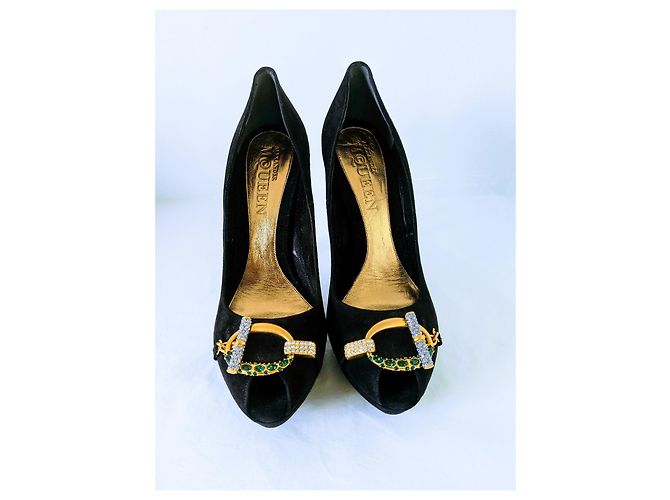Scarpins Alexander Mcqueen de camurça preta com fivela de strass 41 Preto - vista 2