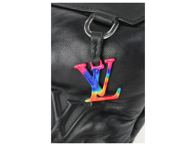 Louis Vuitton Virgil Abloh Schwarzer gesteppter Lederpuffer A4 Pochette-Beutel - Ansicht 2