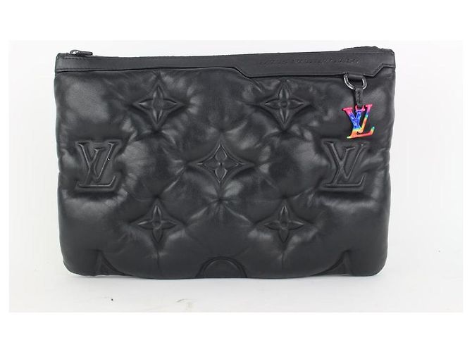 Louis Vuitton Virgil Abloh Schwarzer gesteppter Lederpuffer A4 Pochette-Beutel - Ansicht 4