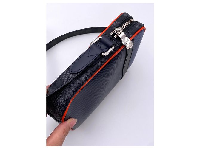 Tracolla LOUIS VUITTON Danube slim uomo Epi blu - vista 7