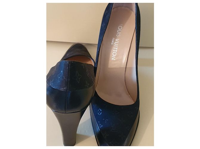 Décolleté Louis Vuitton in pelle di cervo nera Nero - vista 4