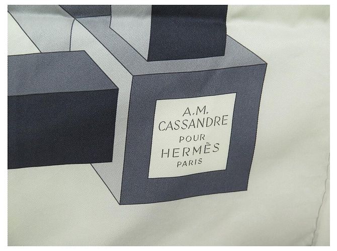 Hermès BUFANDA HERMES PERSPECTIVA AM CASSANDRE CUADRADO 70 BUFANDA DE SEDA GRIS SEDA - vista 3