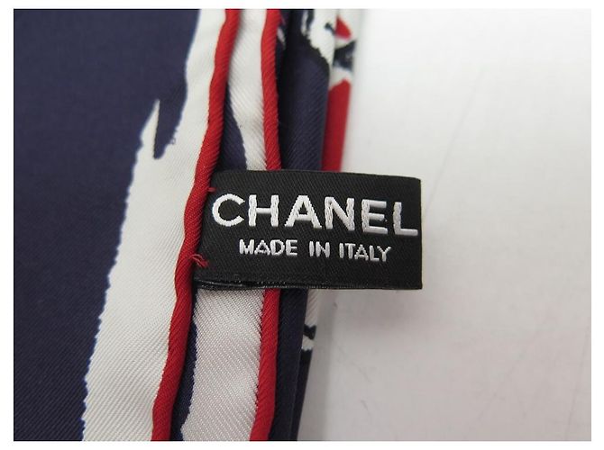 SCIARPA CHANEL LOGO CC CAMELIA CARRE 90 SCIARPA BLU IN SETA MONUMENTI DI PARIGI Blu navy - vista 10