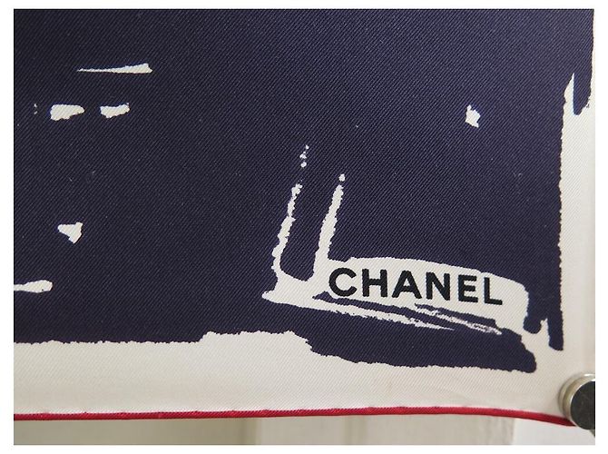 SCIARPA CHANEL LOGO CC CAMELIA CARRE 90 SCIARPA BLU IN SETA MONUMENTI DI PARIGI Blu navy - vista 3