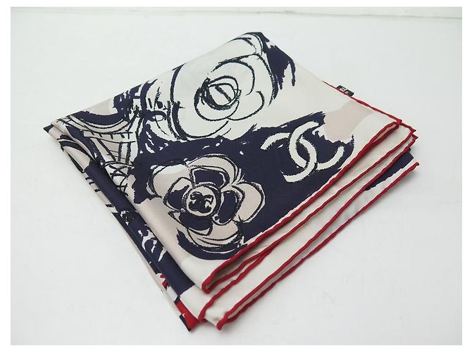 SCIARPA CHANEL LOGO CC CAMELIA CARRE 90 SCIARPA BLU IN SETA MONUMENTI DI PARIGI Blu navy - vista 8