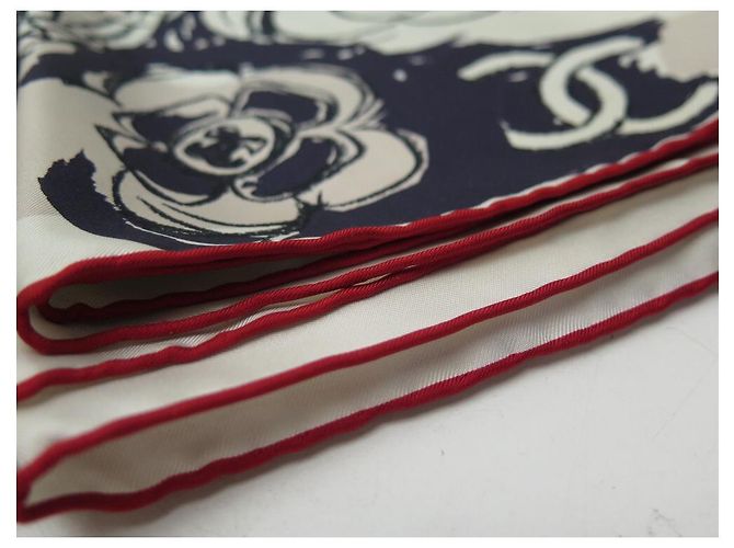 SCIARPA CHANEL LOGO CC CAMELIA CARRE 90 SCIARPA BLU IN SETA MONUMENTI DI PARIGI Blu navy - vista 9